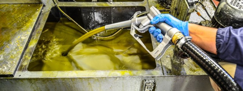 Depureco industristøvsuger i bruk ved en CNC-maskin